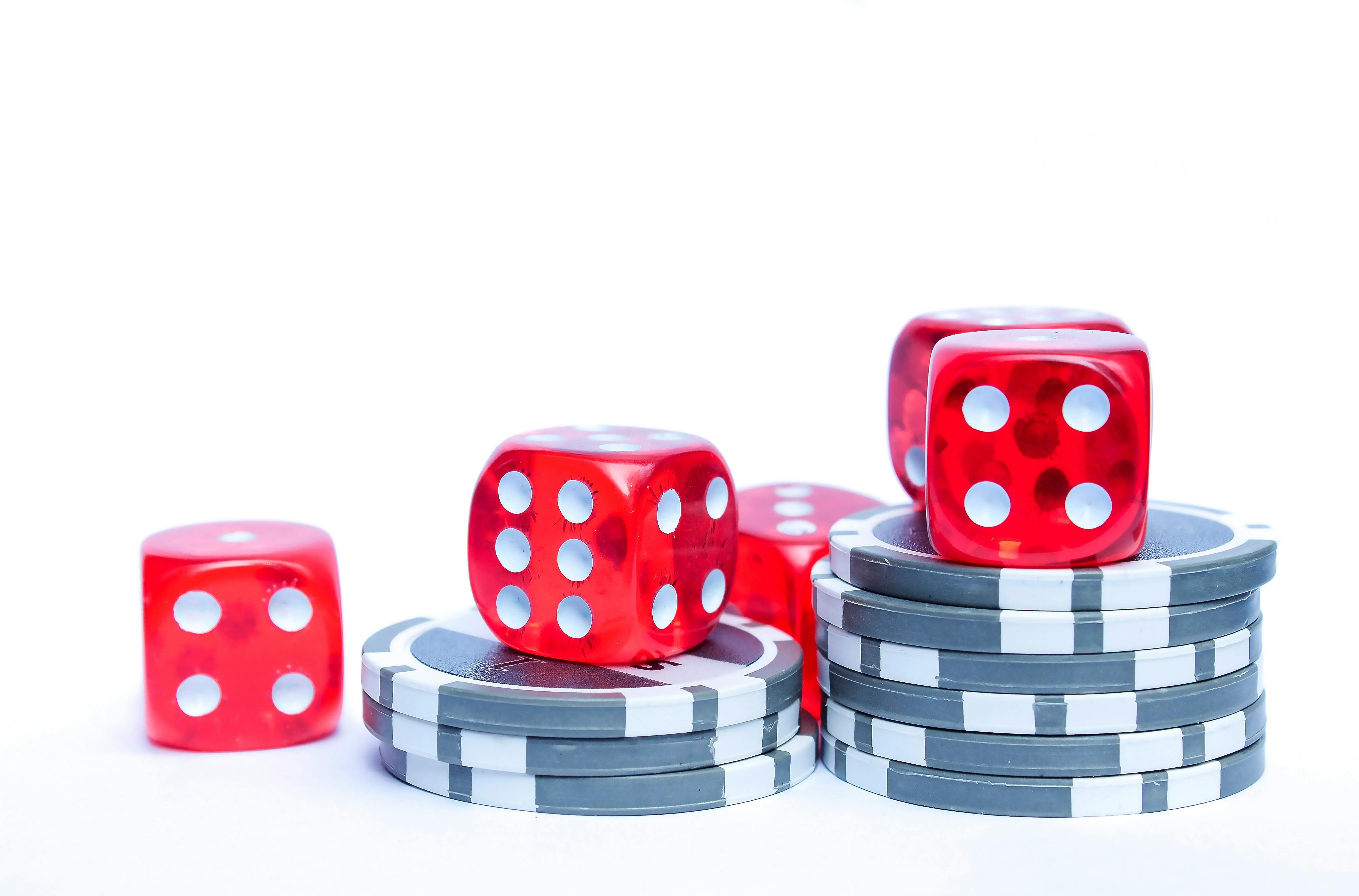 Người dùng Việt Nam theo dõi cá cược bóng đá và live casino trên điện thoại